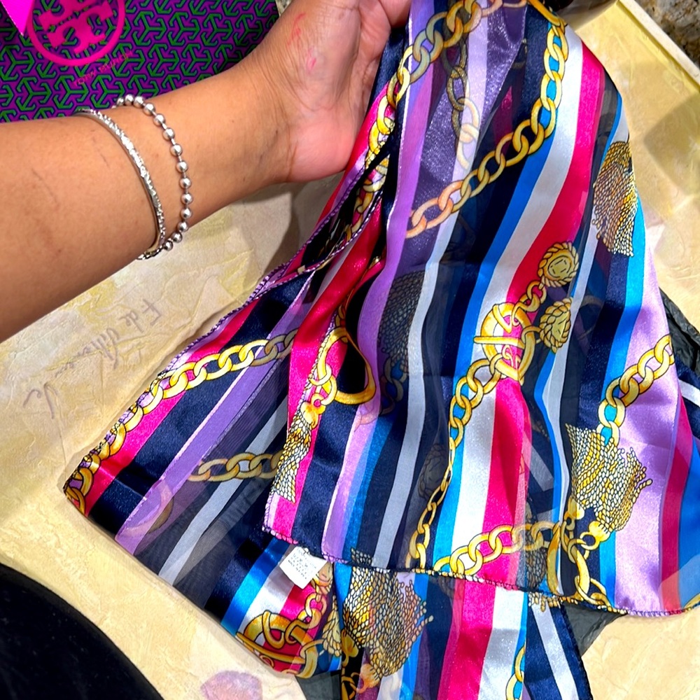 Beautiful chain Scarf - Picture 3 of 3